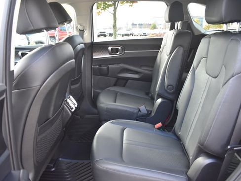 Used 2024 Kia Sorento EX image 16