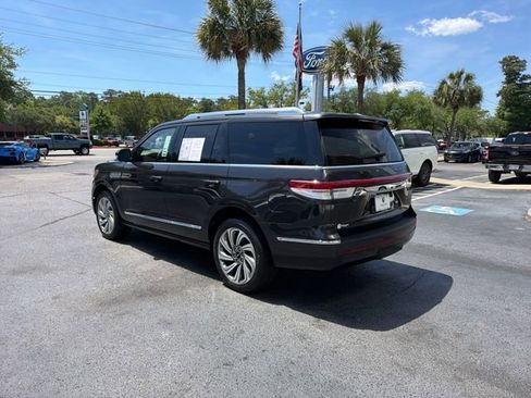 Used 2023 Lincoln Navigator Reserve AWD/4WD image 5