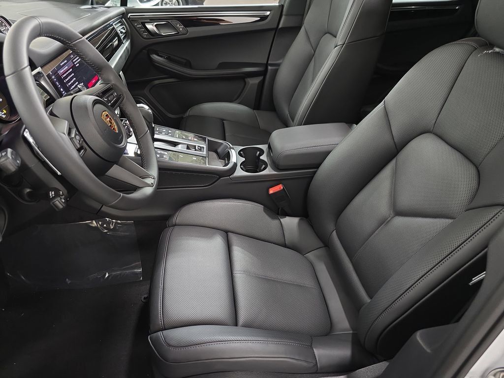 Certified 2026 Porsche Macan S AWD/4WD image 5