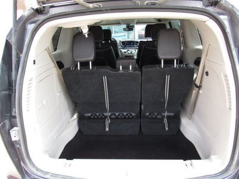 Used 2023 Chrysler Pacifica Touring-L FWD image 37