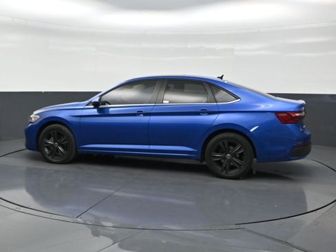 Used 2023 Volkswagen Jetta SE w/ Panoramic Sunroof Package FWD image 2