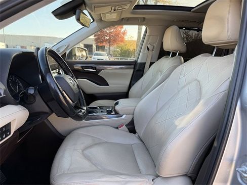 Certified 2020 Toyota Highlander Platinum image 27