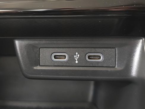 Used 2023 Volkswagen Jetta SE FWD image 32