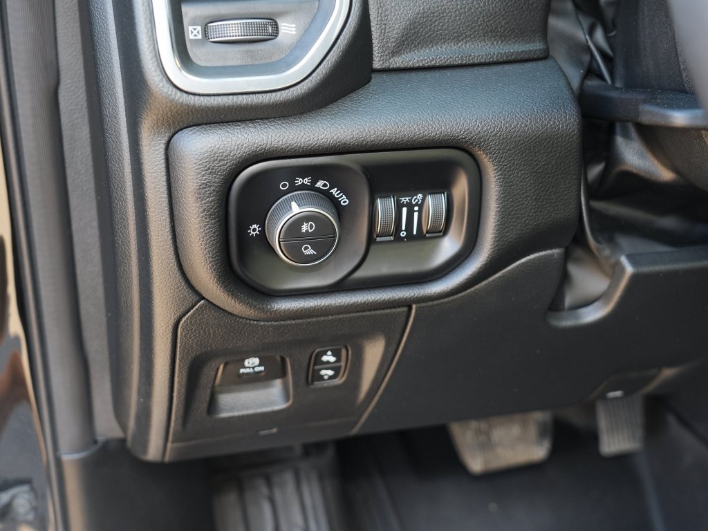 Used 2025 RAM 1500 Laramie AWD/4WD image 18