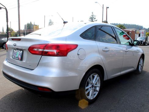 Used 2015 Ford Focus SE image 12