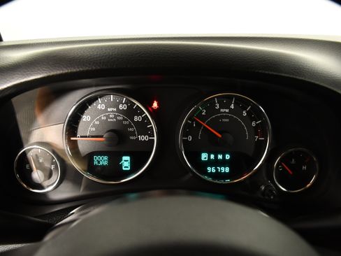 Used 2013 Jeep Wrangler Unlimited Sahara w/ Connectivity Group AWD/4WD image 20