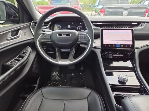 Used 2023 Jeep Grand Cherokee Limited RWD image 28