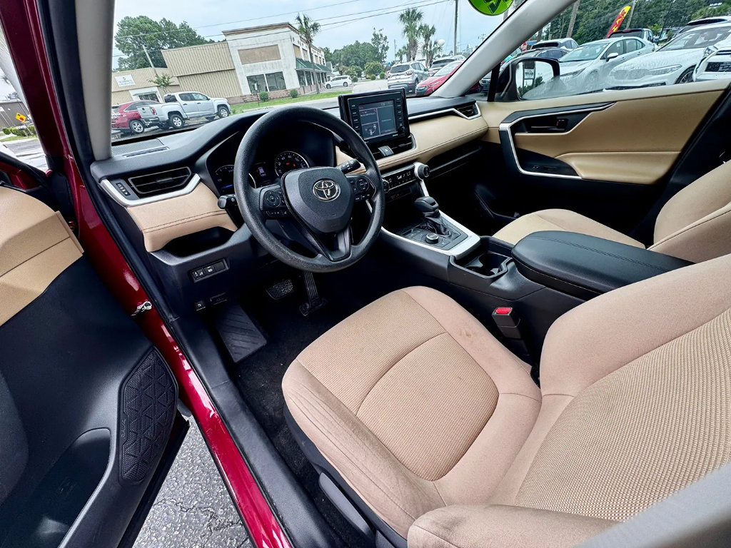 Used 2020 Toyota RAV4 LE AWD/4WD image 7