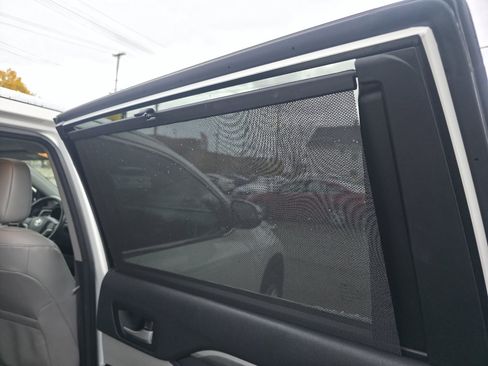 Used 2017 Toyota Highlander Limited image 26