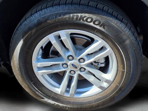 Used 2024 Ford Explorer XLT w/ Equipment Group 202A AWD/4WD image 8