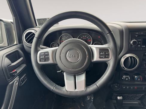 Used 2017 Jeep Wrangler Unlimited Rubicon AWD/4WD image 12