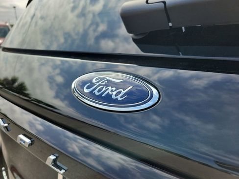 New 2026 Ford Explorer Active RWD image 8
