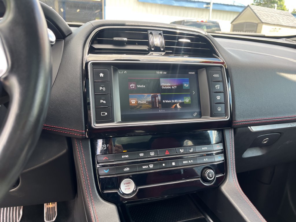 Used 2018 Jaguar F-PACE S AWD/4WD image 4