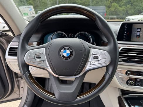 Used 2018 BMW 740i RWD image 10