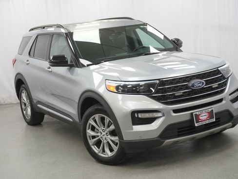 Used 2023 Ford Explorer XLT w/ Equipment Group 202A AWD/4WD image 9