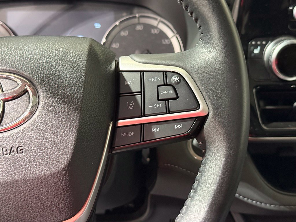 Used 2025 Toyota Highlander XLE AWD/4WD image 27