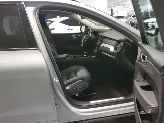Used 2025 Volvo XC60 B5 Plus w/ Protection Package Premier AWD/4WD image 28