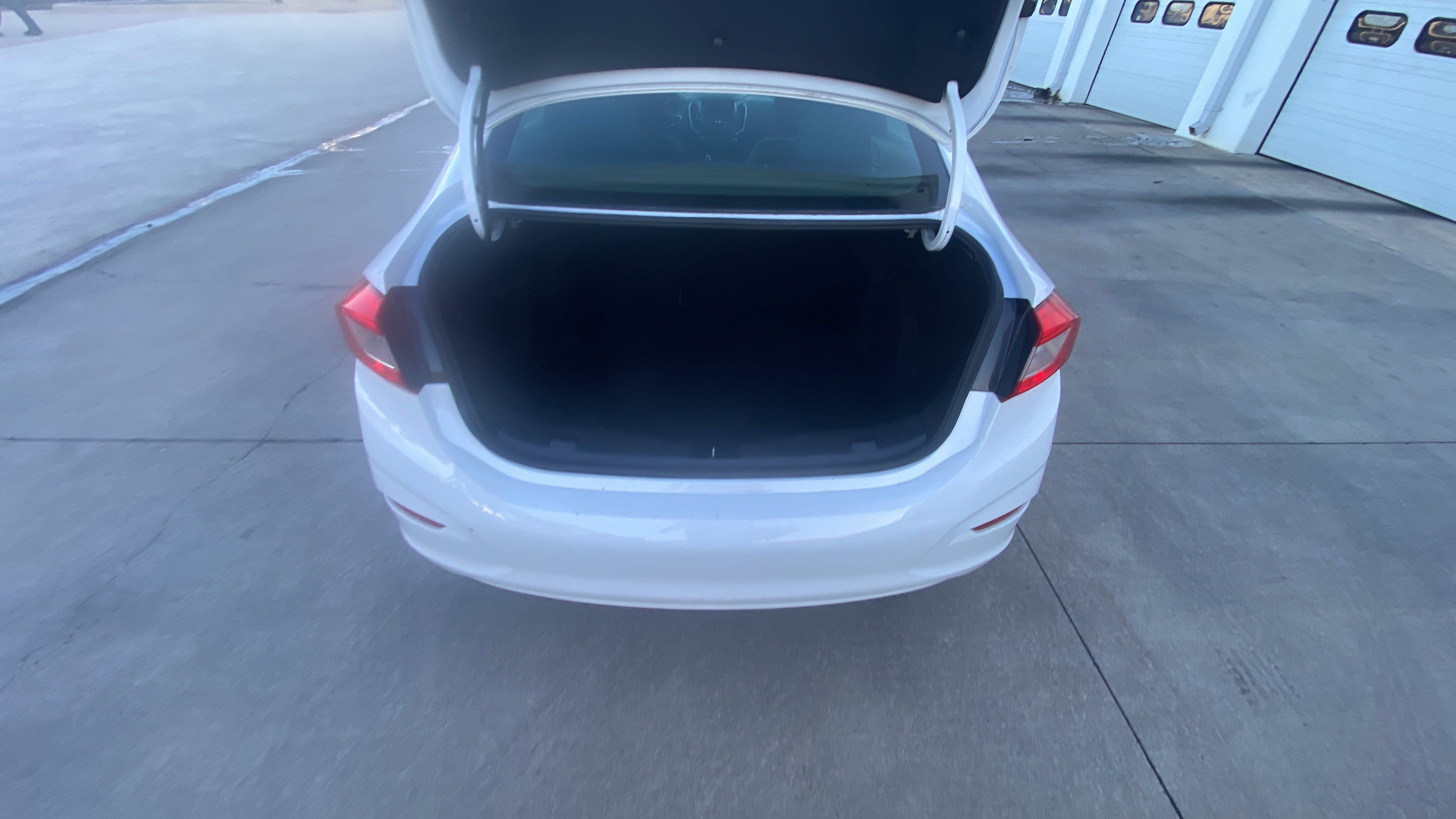 Used 2019 Chevrolet Cruze LT FWD image 19