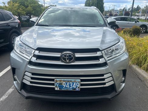 Used 2017 Toyota Highlander XLE AWD/4WD image 1
