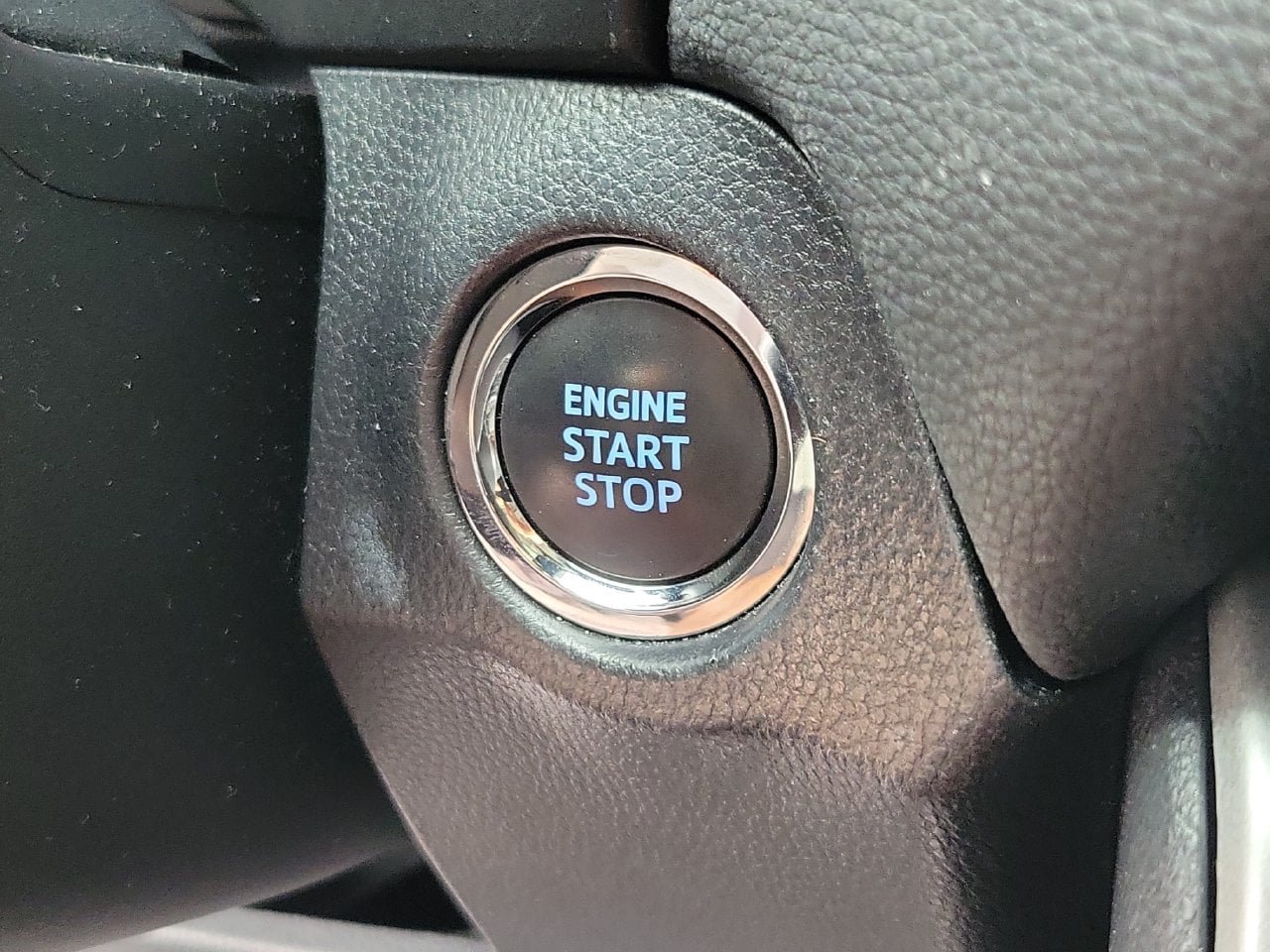 Used 2022 Toyota RAV4 XLE w/ Convenience Package FWD image 30