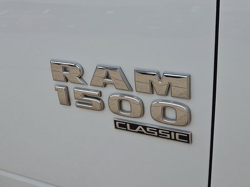 Used 2021 RAM 1500 Classic SLT image 8