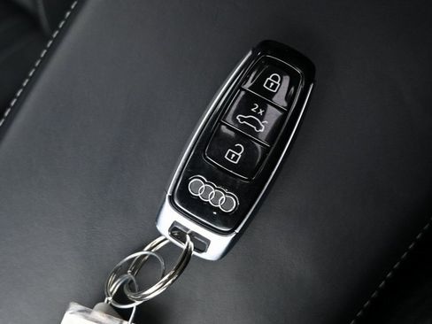 Used 2019 Audi e-tron Prestige w/ Prestige Package image 11