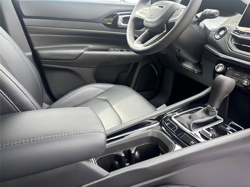 New 2026 Jeep Compass Limited image 18