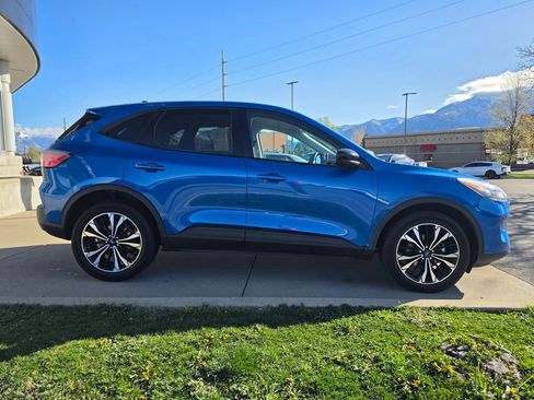 Used 2021 Ford Escape SE w/ SE Sport Appearance Package AWD/4WD image 4