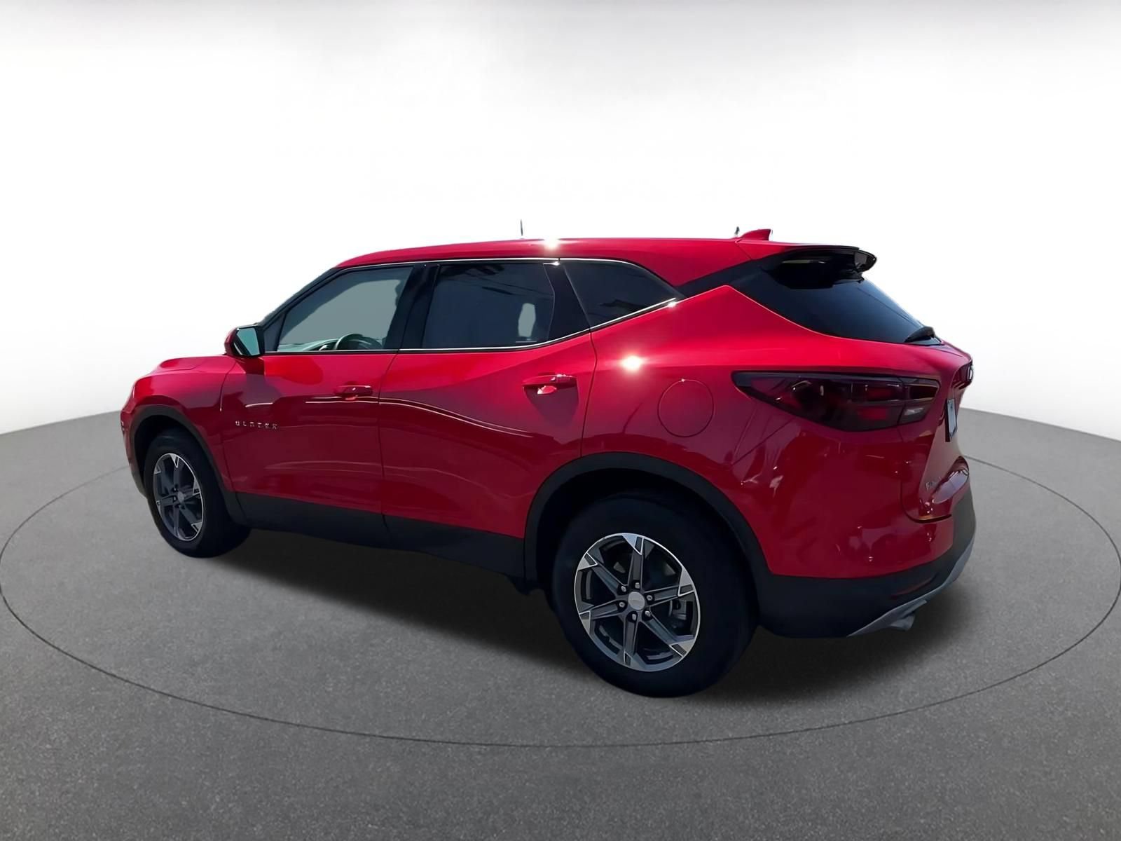 Used 2025 Chevrolet Blazer LT FWD image 9