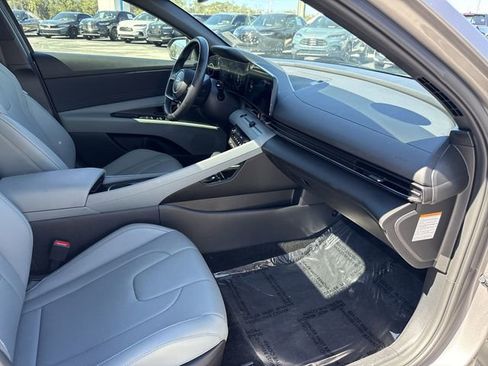 Used 2024 Hyundai Elantra Limited image 16