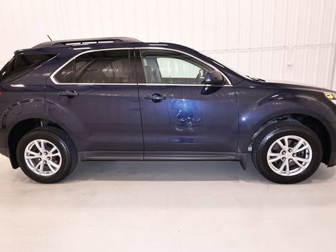 Used 2017 Chevrolet Equinox LT w/ Convenience Package FWD image 2