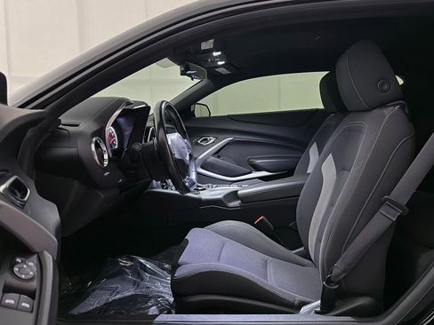 Used 2018 Chevrolet Camaro LT w/ Technology Package RWD image 18