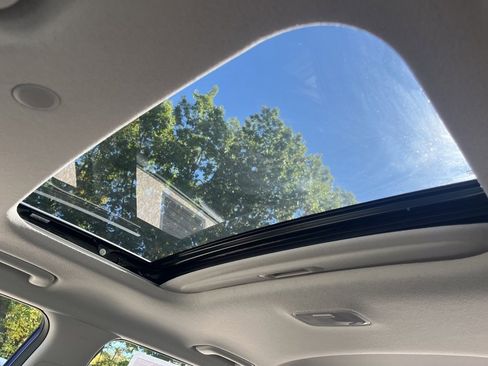 Used 2025 Hyundai Venue SEL image 28