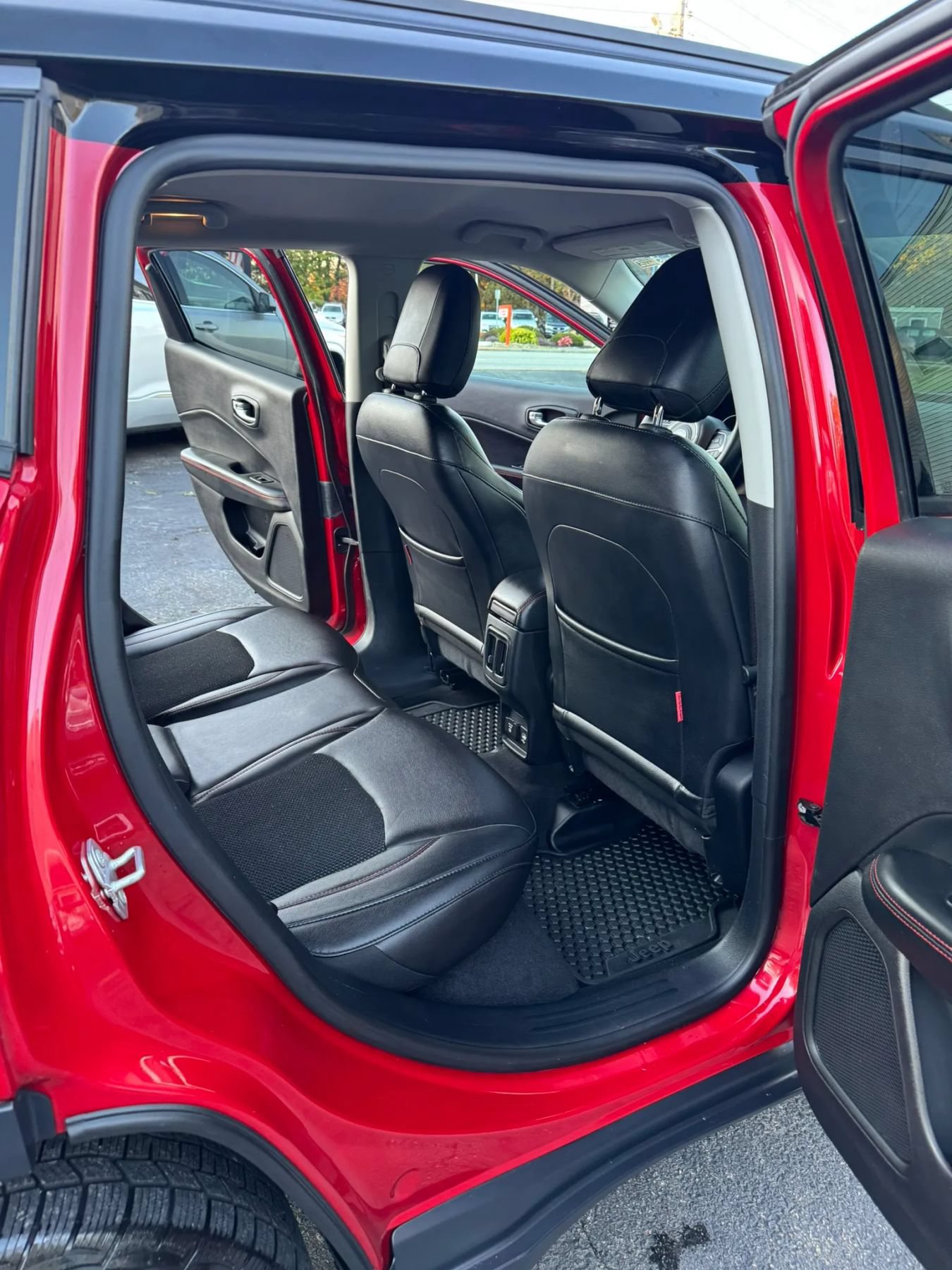Used 2018 Jeep Compass Trailhawk w/ Cold Weather Group AWD/4WD image 27