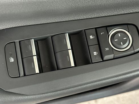 New 2026 Toyota Prius Plug-In Hybrid image 12