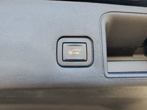 Certified 2022 GMC Terrain SLT image 32