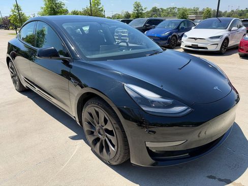 Used 2022 Tesla Model 3 Long Range AWD/4WD image 3