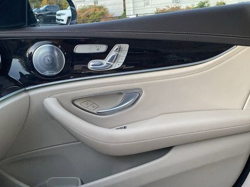 Used 2017 Mercedes-Benz E 300 image 18