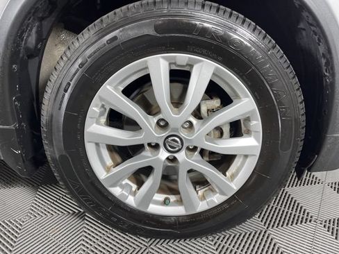 Used 2018 Nissan Rogue SV FWD image 11