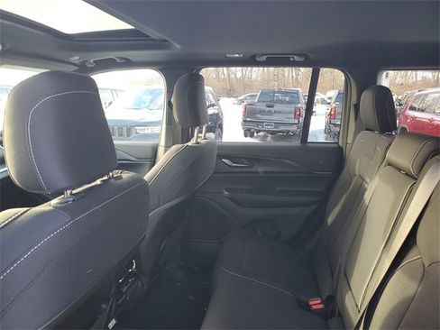 New 2025 Jeep Grand Cherokee Laredo X w/ Luxury Tech Group I image 8