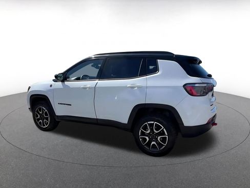 Used 2025 Jeep Compass Trailhawk AWD/4WD image 9