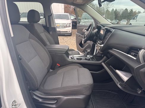 Used 2021 Chevrolet Traverse LT image 26