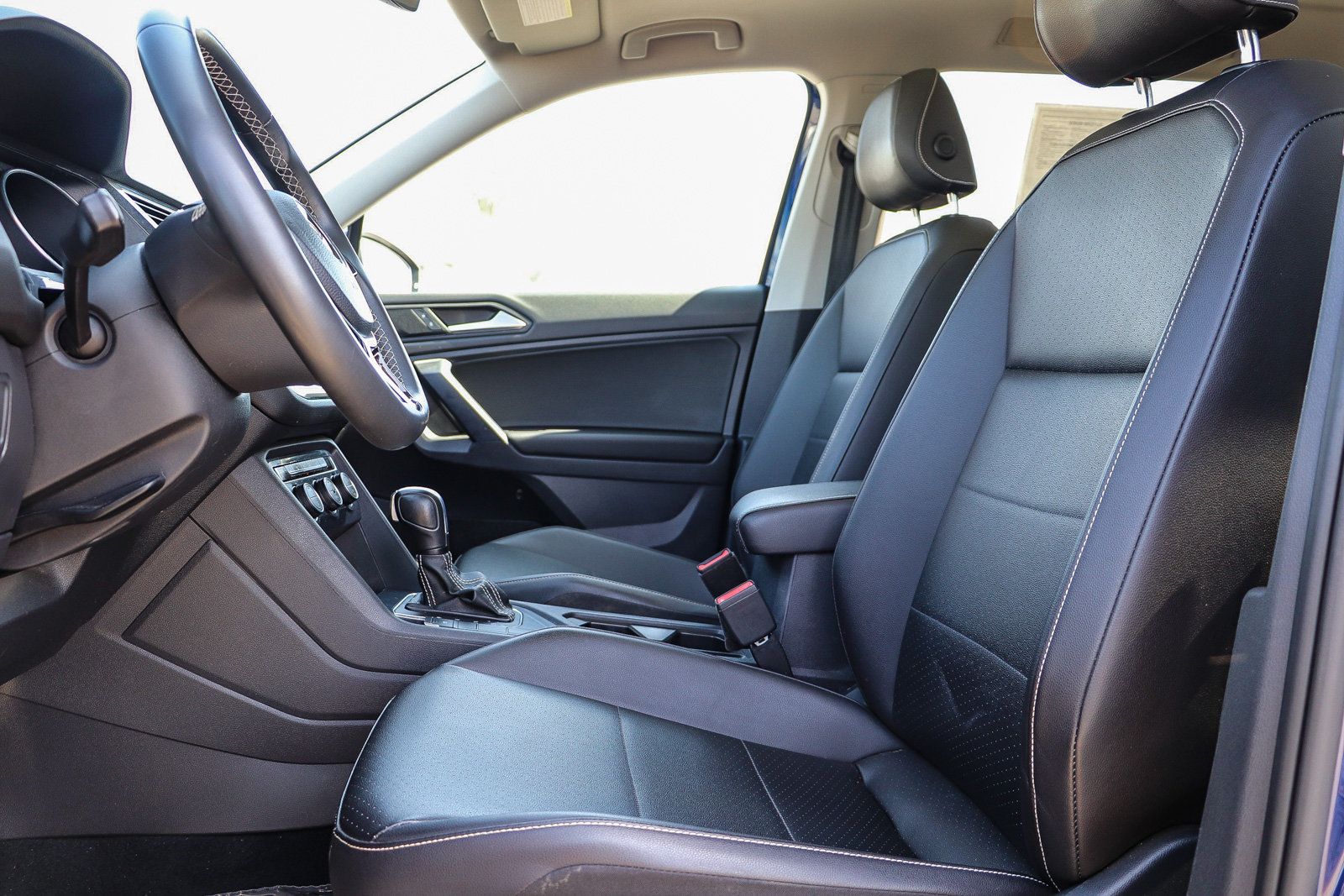 Used 2021 Volkswagen Tiguan SE w/ Panoramic Sunroof Package FWD image 18