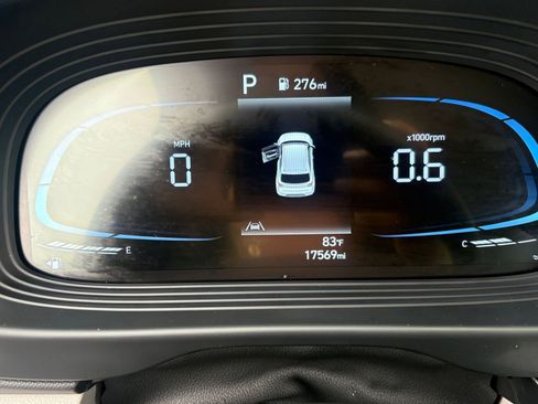 Used 2025 Hyundai Venue SEL image 40