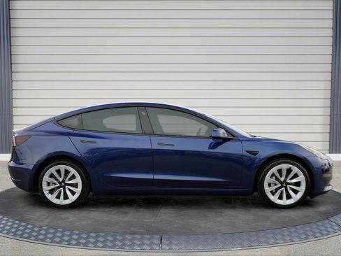 Used 2022 Tesla Model 3 Standard Range RWD image 8