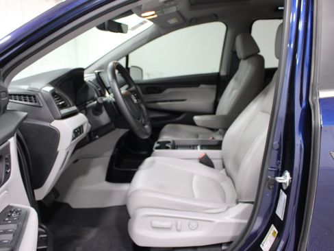 Used 2024 Honda Odyssey EX-L image 3