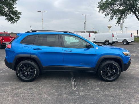 Used 2022 Jeep Cherokee Trailhawk w/ Premium Leather Package AWD/4WD image 4