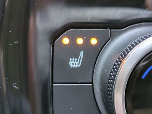 Used 2023 Toyota Highlander XLE FWD image 22