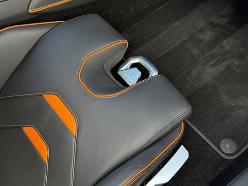 Used 2021 Lamborghini Huracan EVO image 23