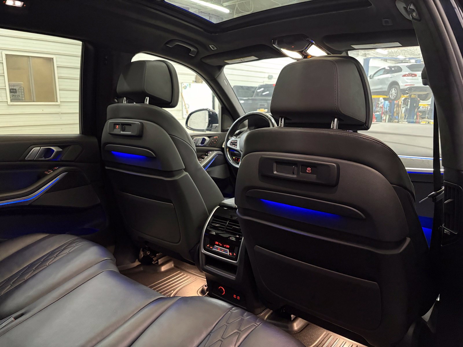 Used 2021 BMW X7 M50i AWD/4WD image 33